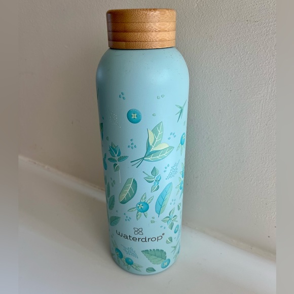 Insulated Water Bottle 20oz - pastel blue - Never removed from package - Picture 2 of 8